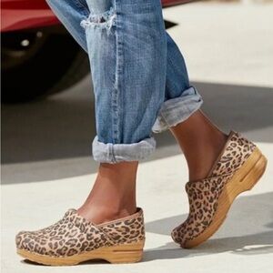DANSKO cheetah print size 37 nurse healthcare